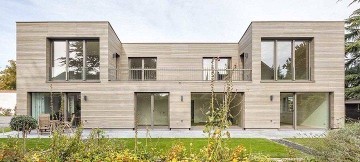 Modernes Haus mit Holzfassade